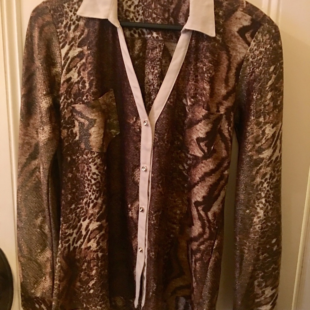 Animal print button down shirt w/ stretch & gilt